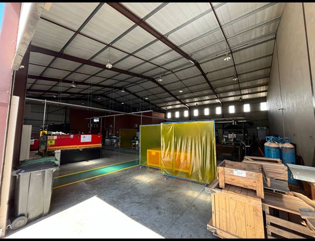 940M² WAREHOUSE TO LET IN DALPARK